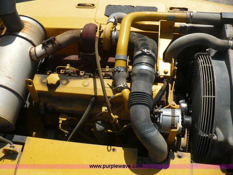 image for item A4807 2005 John Deere 200LC excavator