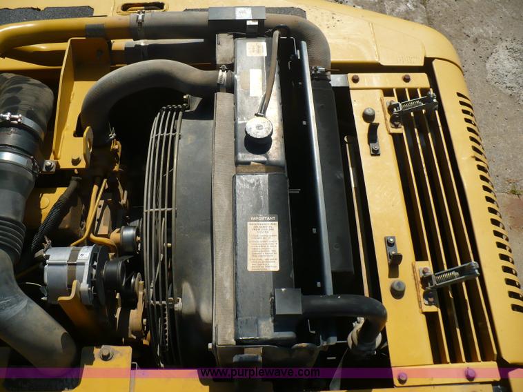 image for item A4807 2005 John Deere 200LC excavator