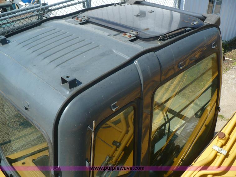 image for item A4807 2005 John Deere 200LC excavator