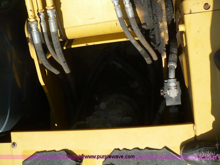 image for item A4807 2005 John Deere 200LC excavator
