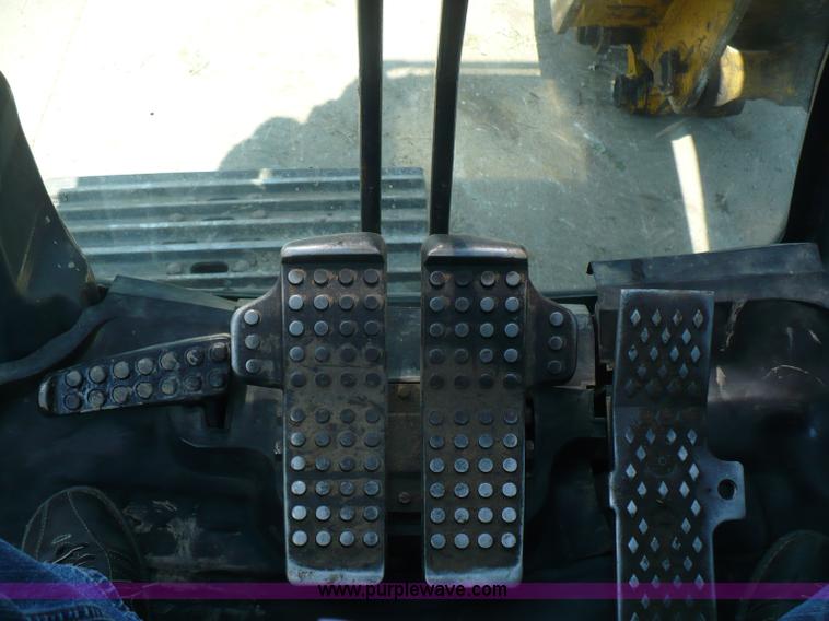 image for item A4807 2005 John Deere 200LC excavator