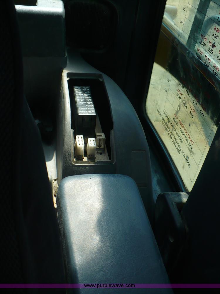 image for item A4807 2005 John Deere 200LC excavator