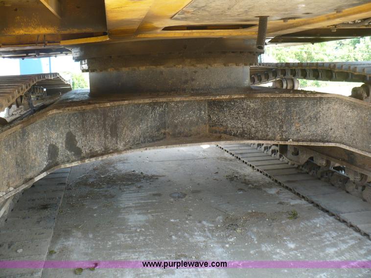 image for item A4807 2005 John Deere 200LC excavator