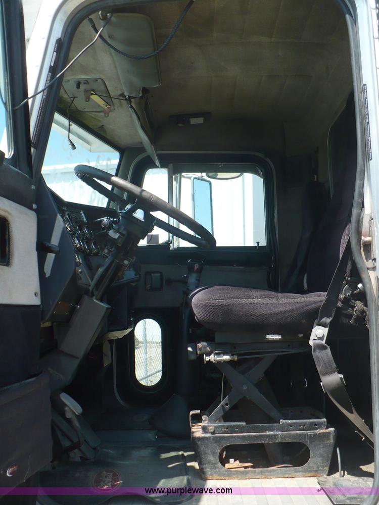 image for item A4810 1989 Peterbilt 379 dump truck