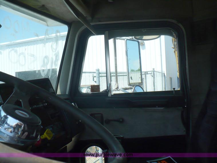 image for item A4810 1989 Peterbilt 379 dump truck