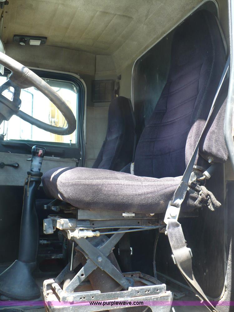 image for item A4810 1989 Peterbilt 379 dump truck