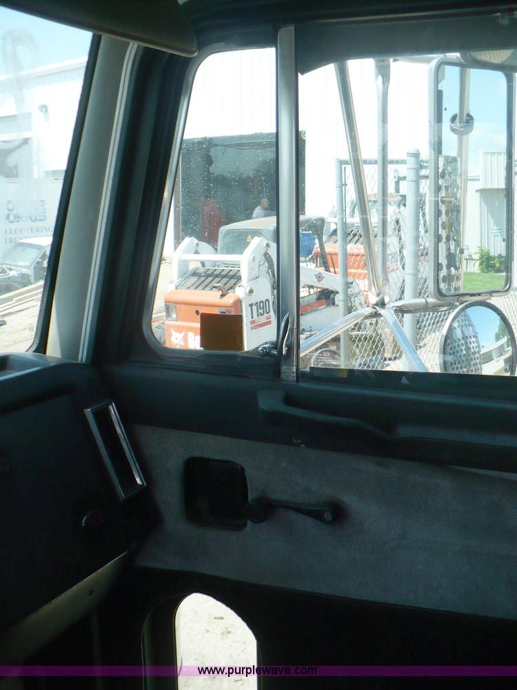 image for item A4810 1989 Peterbilt 379 dump truck