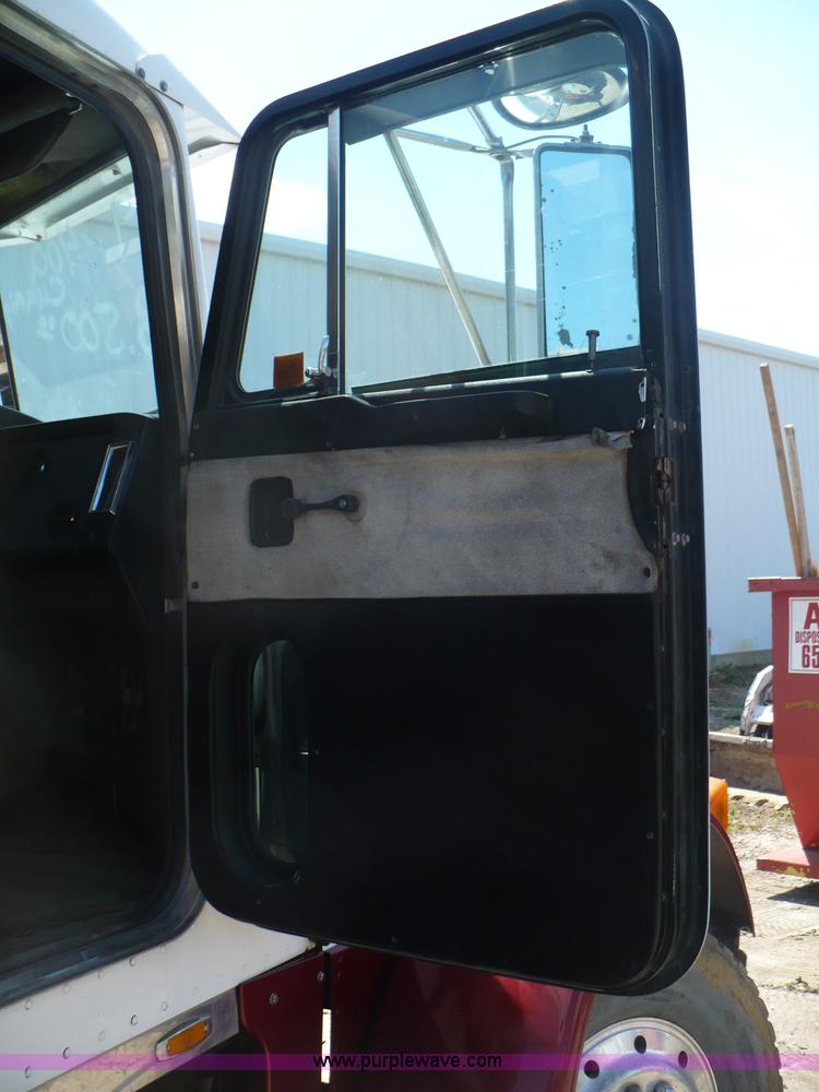 image for item A4810 1989 Peterbilt 379 dump truck