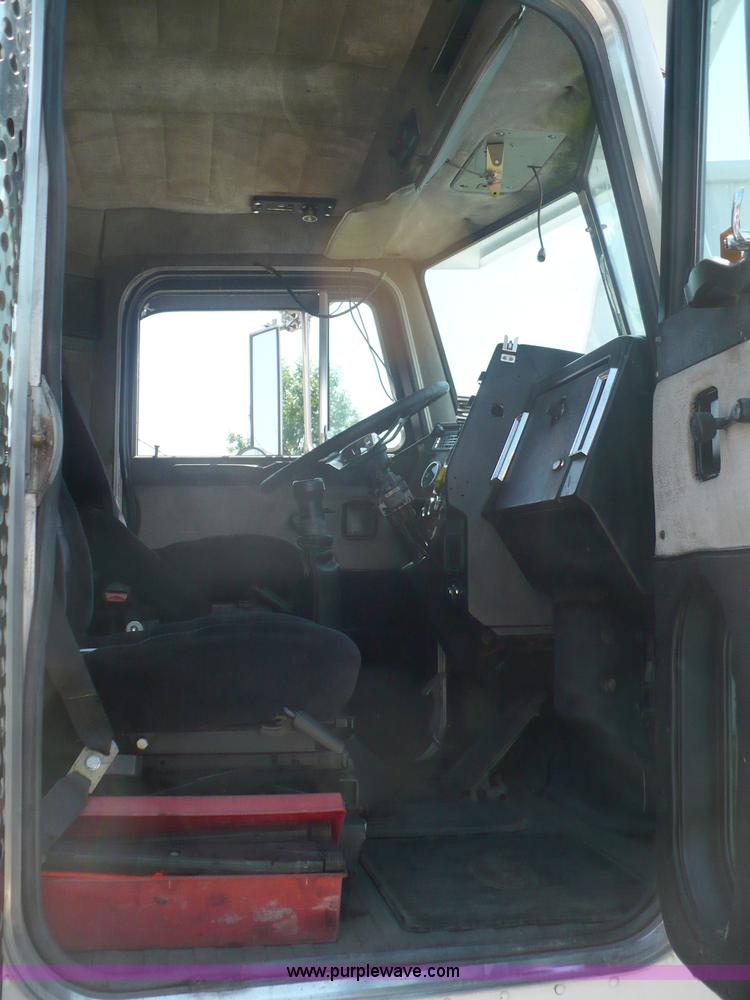 image for item A4810 1989 Peterbilt 379 dump truck