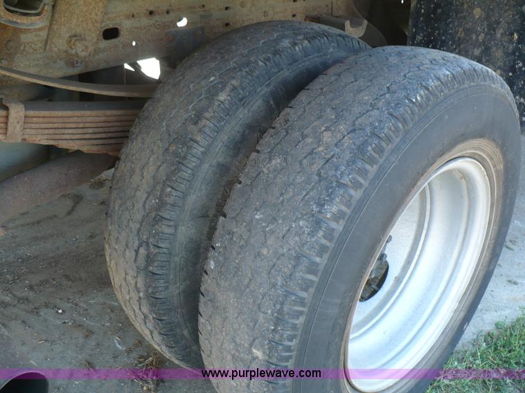 image for item A4811 2000 Ford F350 XL Super Duty pickup truck