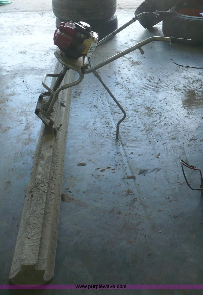 image for item A4827 2004 Whiteman 8'L power screed