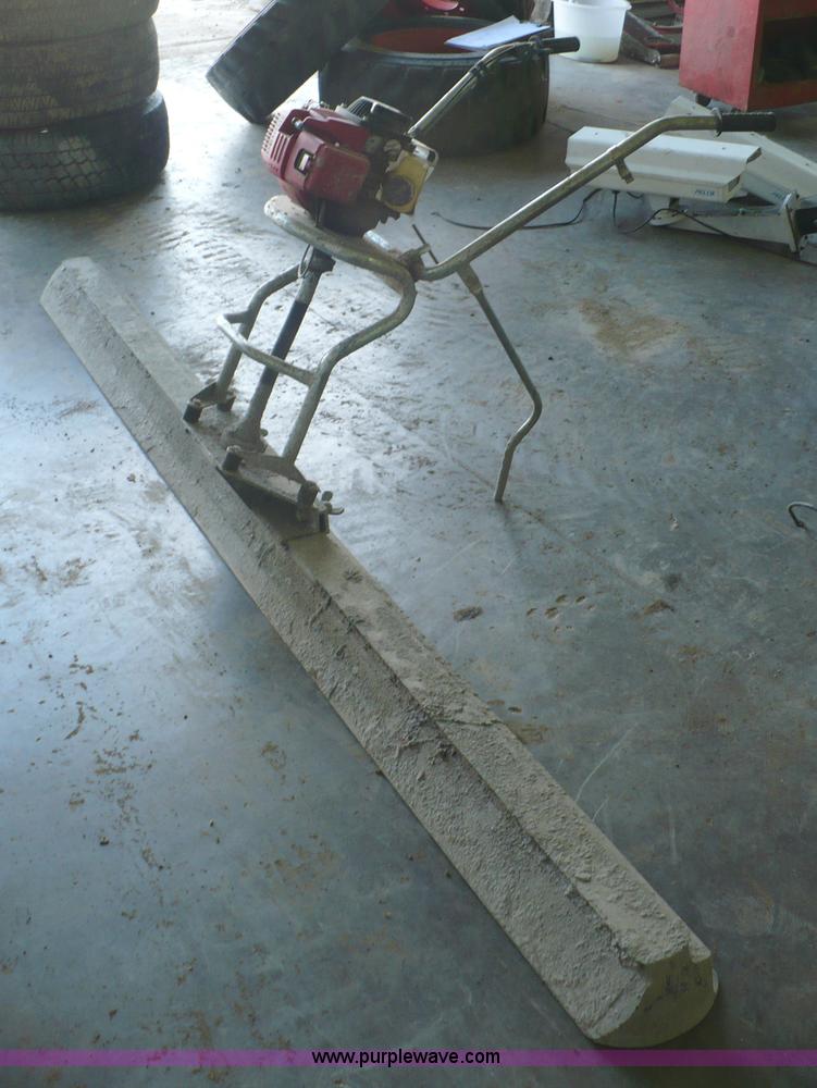 image for item A4827 2004 Whiteman 8'L power screed