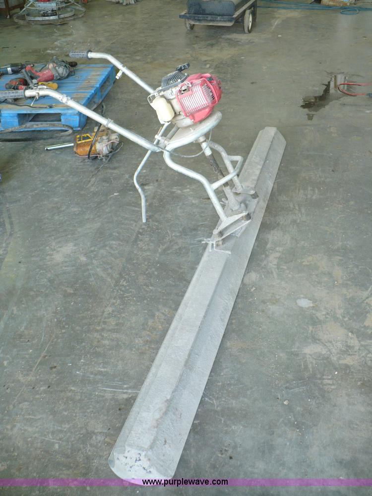 image for item A4827 2004 Whiteman 8'L power screed