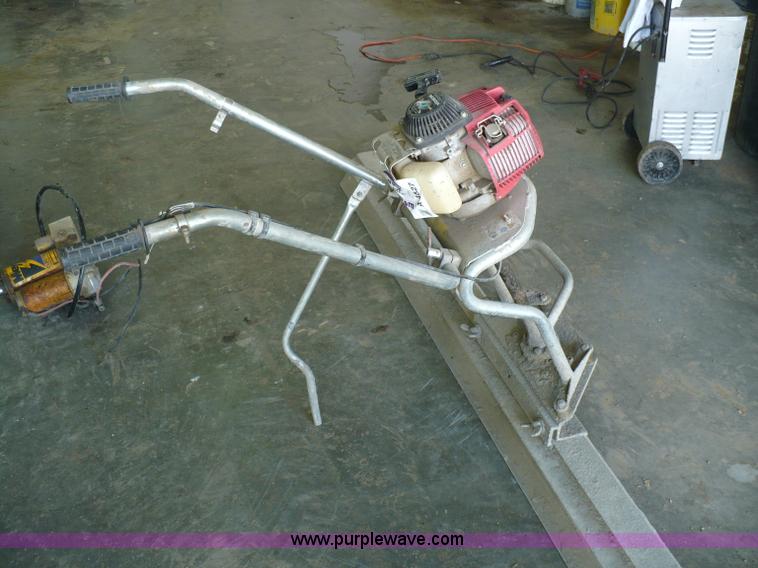 image for item A4827 2004 Whiteman 8'L power screed