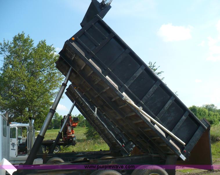 image for item A4833 1990 International 9400 dump truck