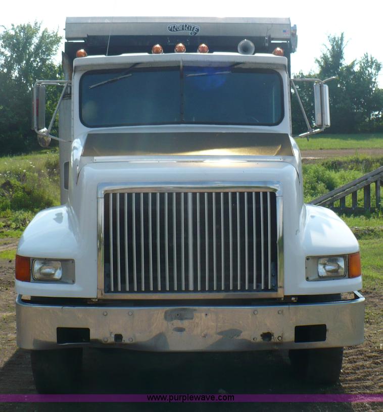 image for item A4833 1990 International 9400 dump truck