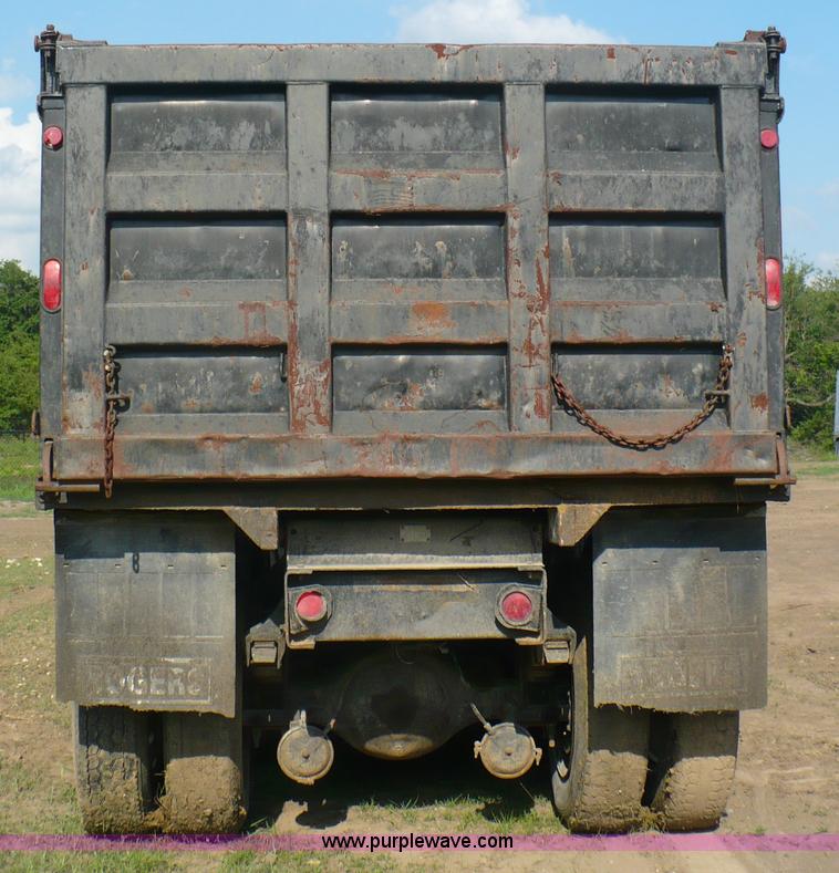 image for item A4833 1990 International 9400 dump truck