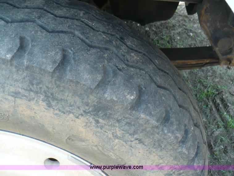 image for item A4833 1990 International 9400 dump truck