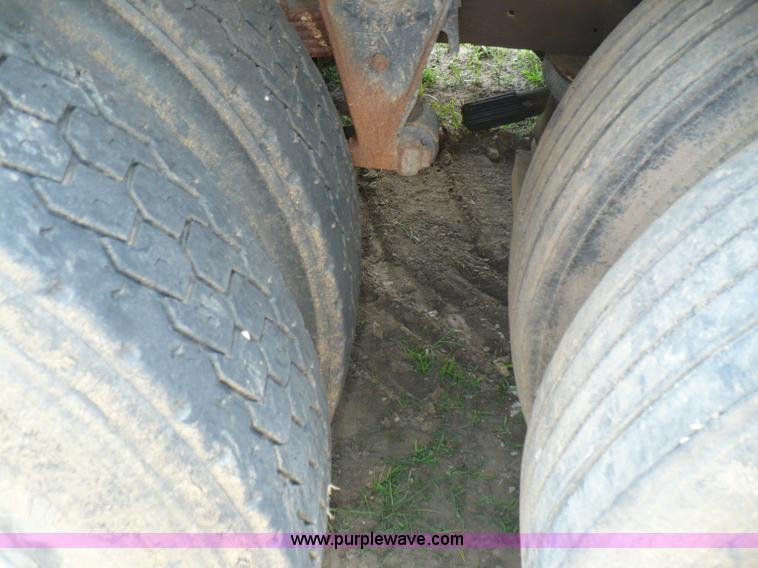 image for item A4833 1990 International 9400 dump truck