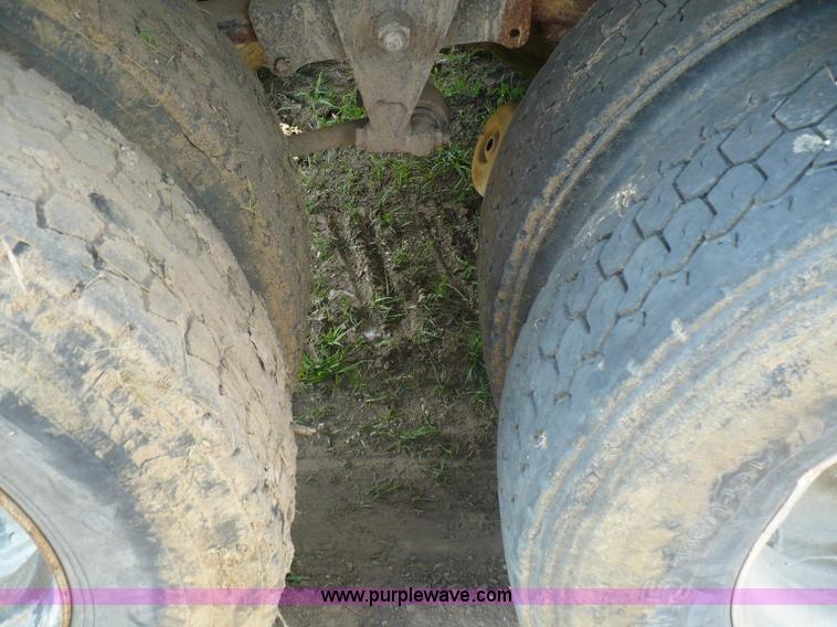 image for item A4833 1990 International 9400 dump truck