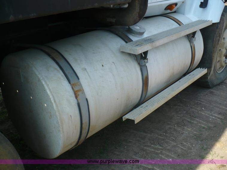 image for item A4833 1990 International 9400 dump truck