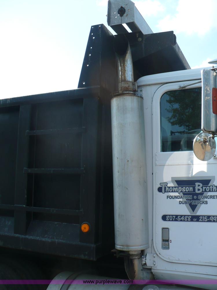 image for item A4833 1990 International 9400 dump truck