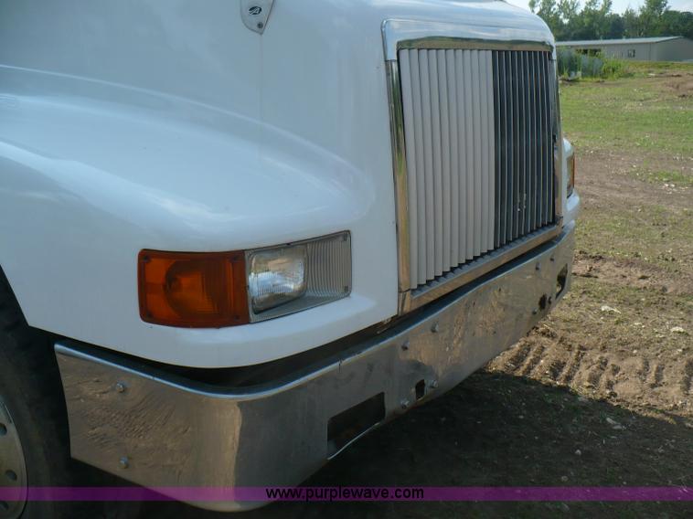 image for item A4833 1990 International 9400 dump truck