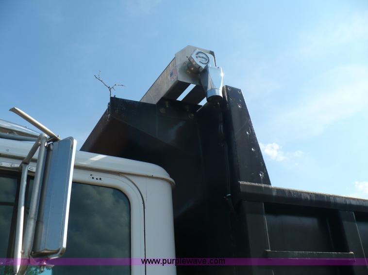 image for item A4833 1990 International 9400 dump truck