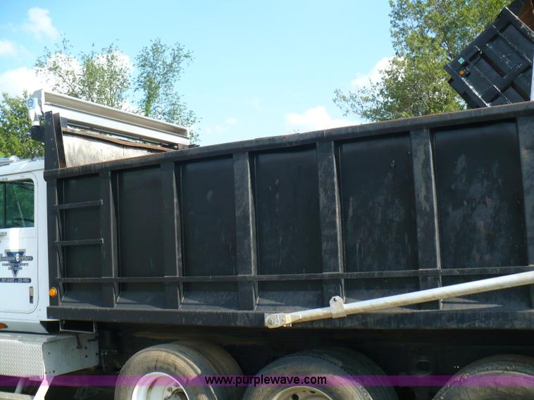 image for item A4833 1990 International 9400 dump truck