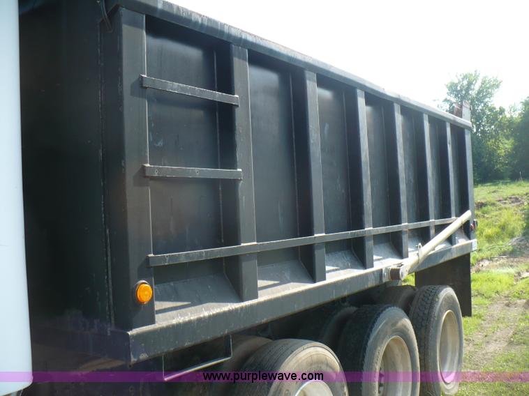 image for item A4833 1990 International 9400 dump truck