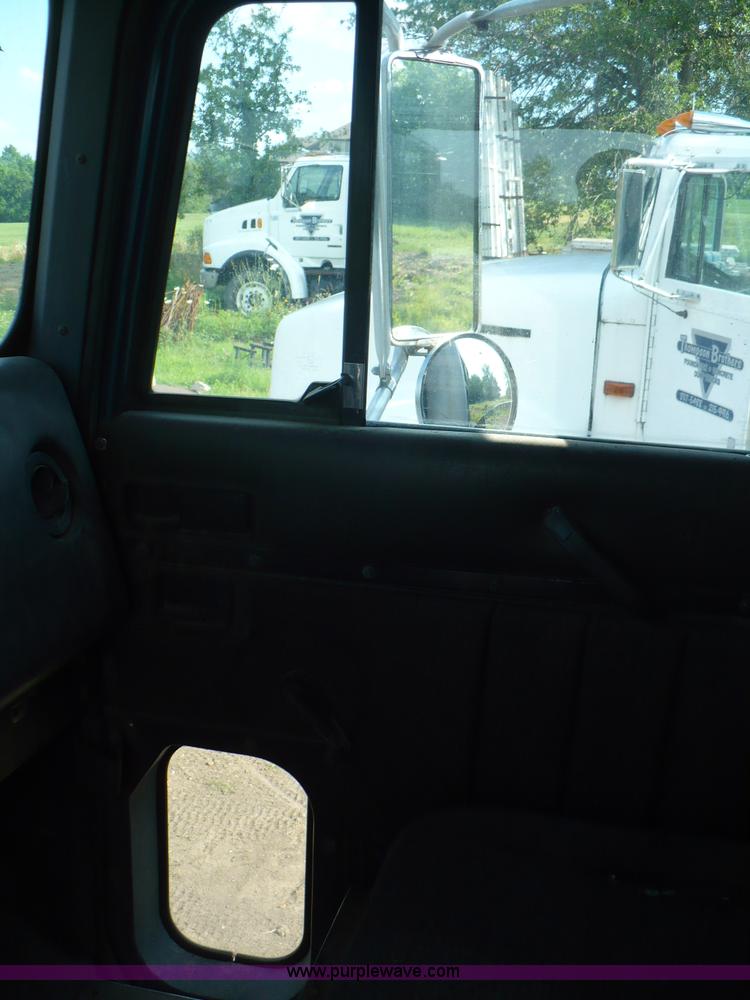 image for item A4833 1990 International 9400 dump truck