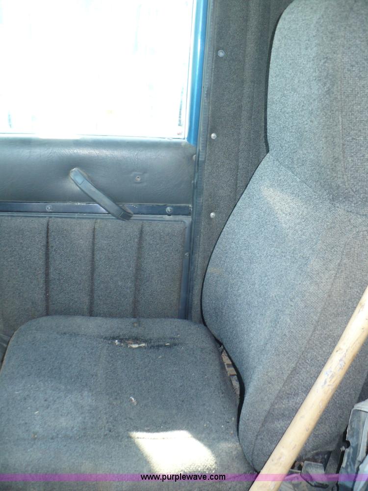 image for item A4833 1990 International 9400 dump truck