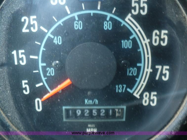 image for item A4833 1990 International 9400 dump truck