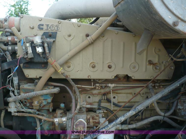 image for item A4833 1990 International 9400 dump truck