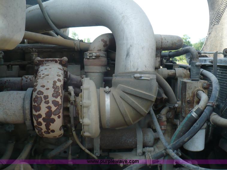 image for item A4833 1990 International 9400 dump truck