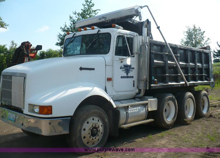 image for item A4834 1991 International 9400 dump truck