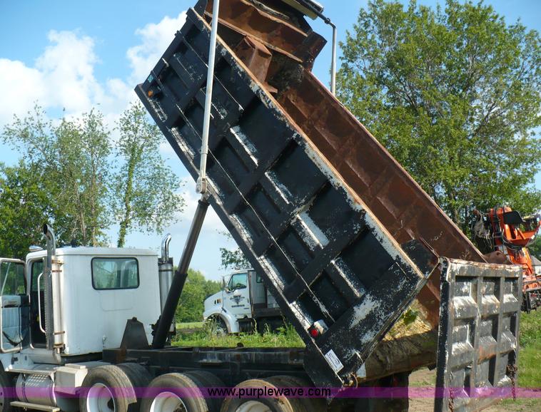 image for item A4834 1991 International 9400 dump truck