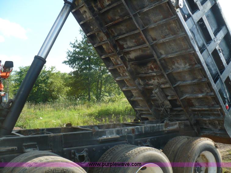 image for item A4834 1991 International 9400 dump truck