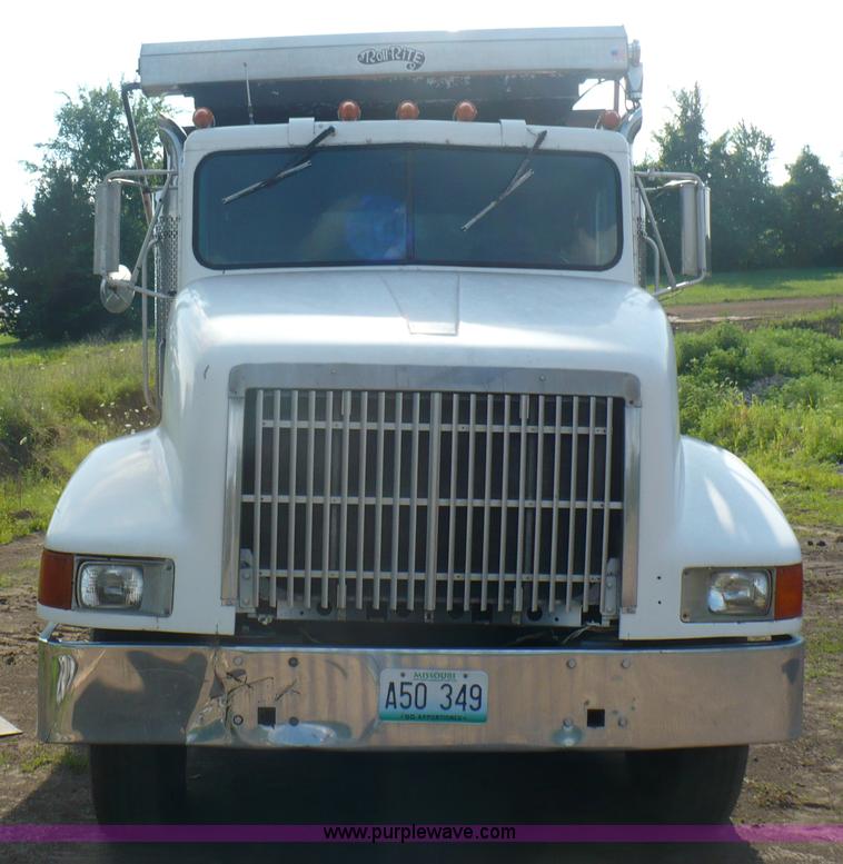 image for item A4834 1991 International 9400 dump truck