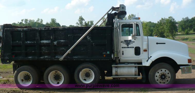 image for item A4834 1991 International 9400 dump truck