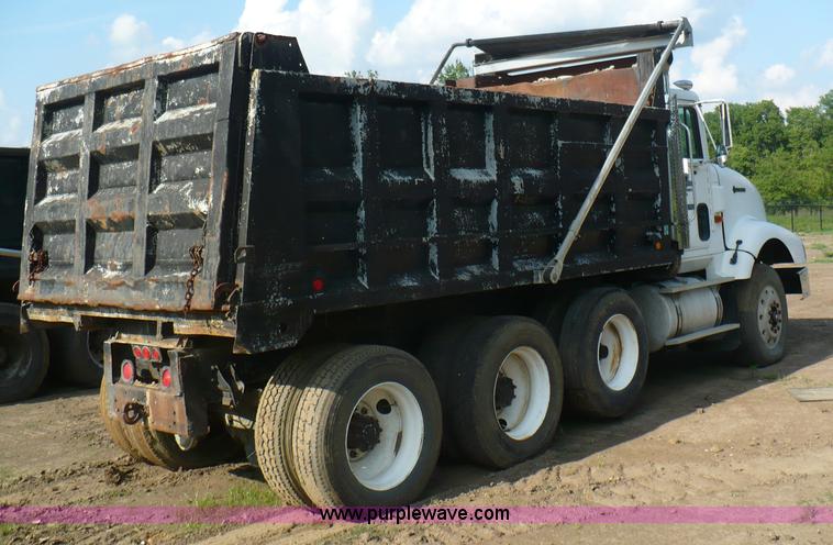 image for item A4834 1991 International 9400 dump truck