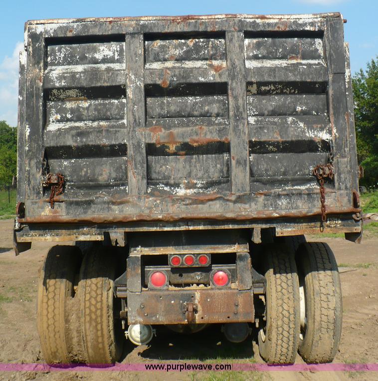 image for item A4834 1991 International 9400 dump truck