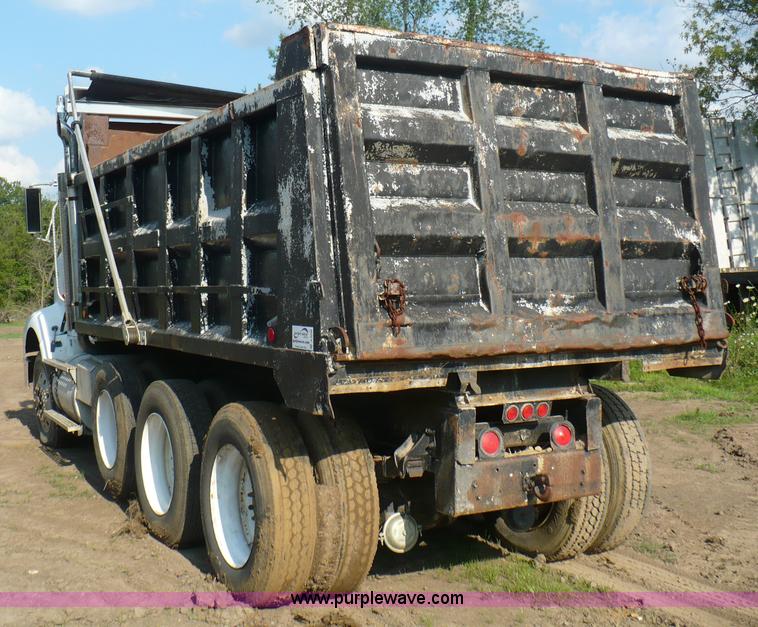 image for item A4834 1991 International 9400 dump truck