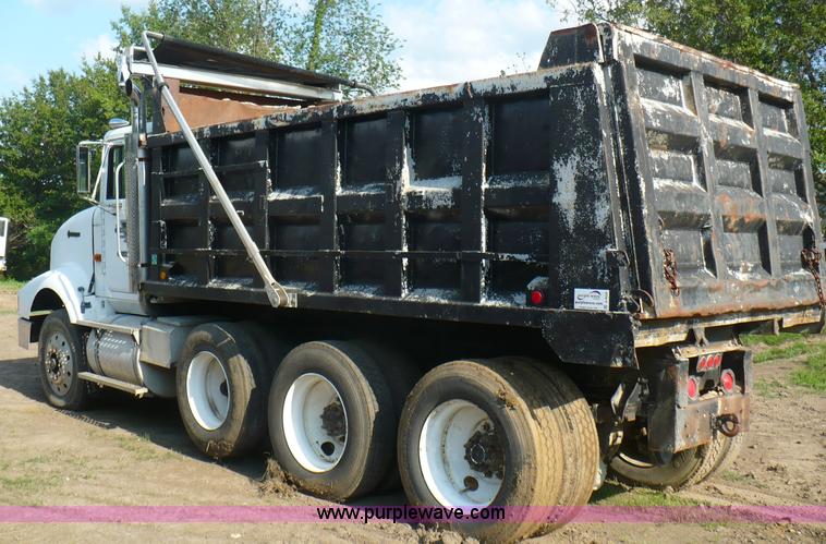 image for item A4834 1991 International 9400 dump truck