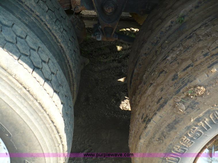 image for item A4834 1991 International 9400 dump truck