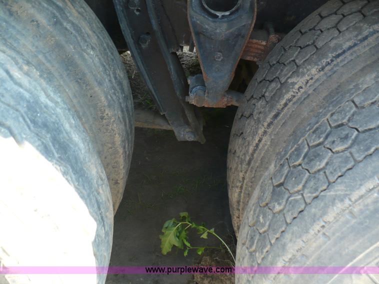 image for item A4834 1991 International 9400 dump truck