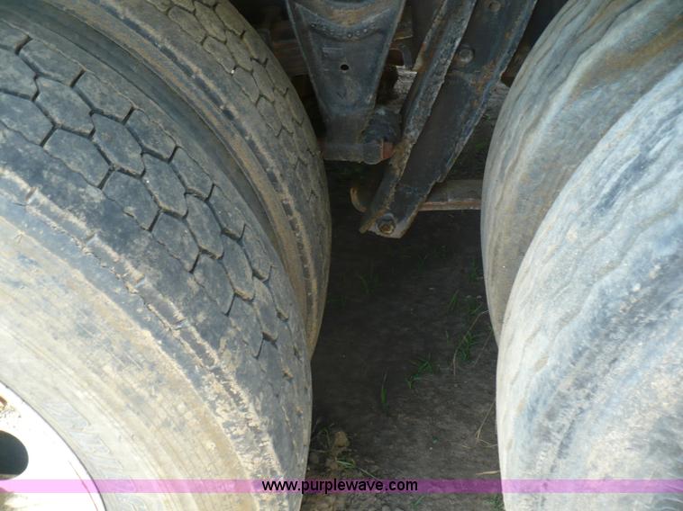 image for item A4834 1991 International 9400 dump truck