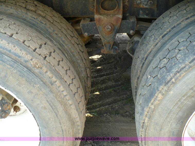 image for item A4834 1991 International 9400 dump truck