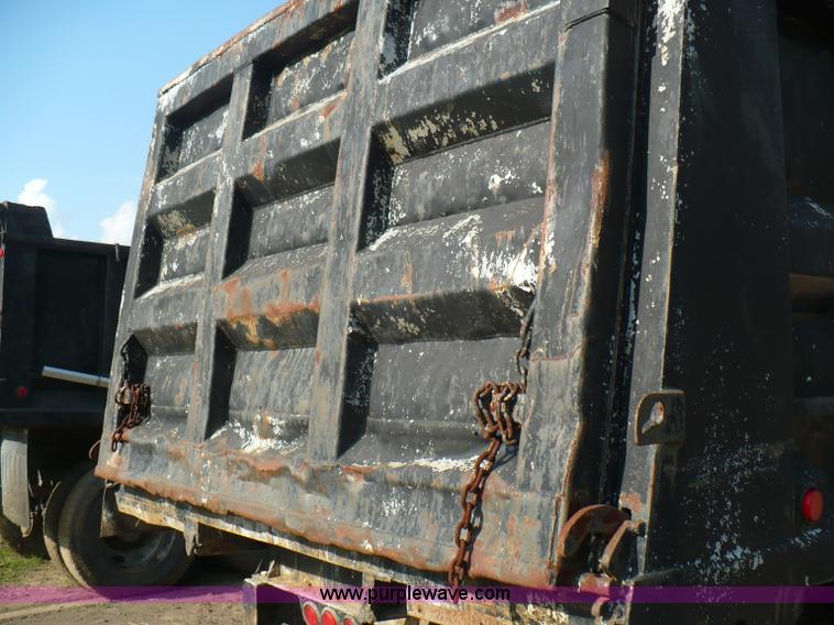 image for item A4834 1991 International 9400 dump truck