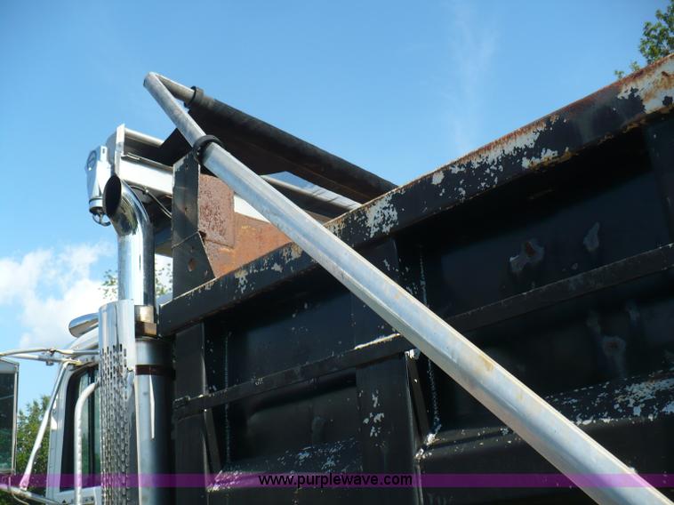 image for item A4834 1991 International 9400 dump truck